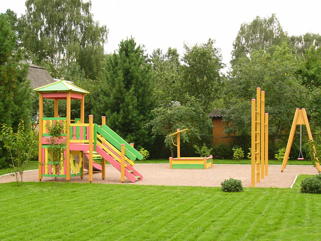 Фото - Детская площадка на загородном участке